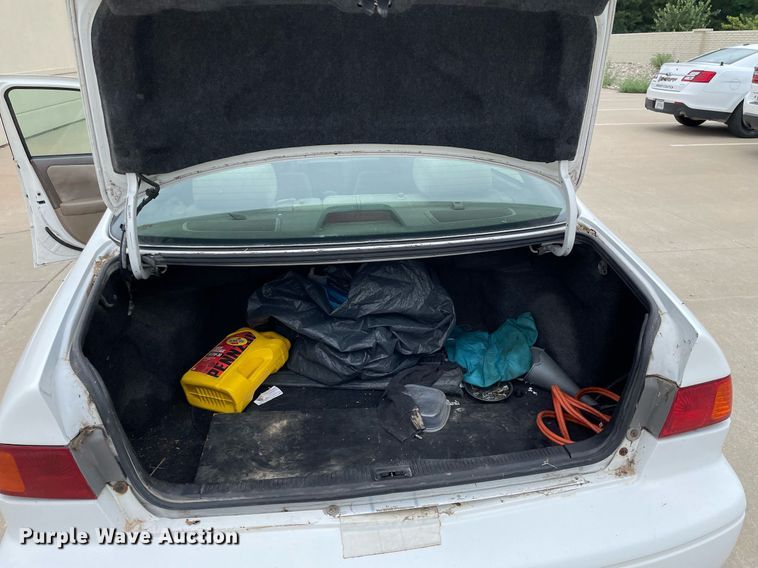 image for item LS9468 2000 Toyota Camry LE