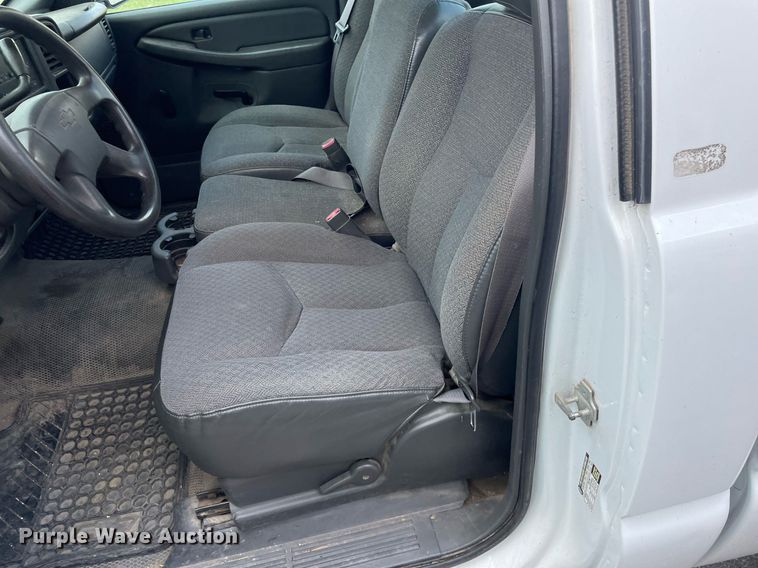 image for item LS9503 2005 Chevrolet Silverado 1500  pickup truck