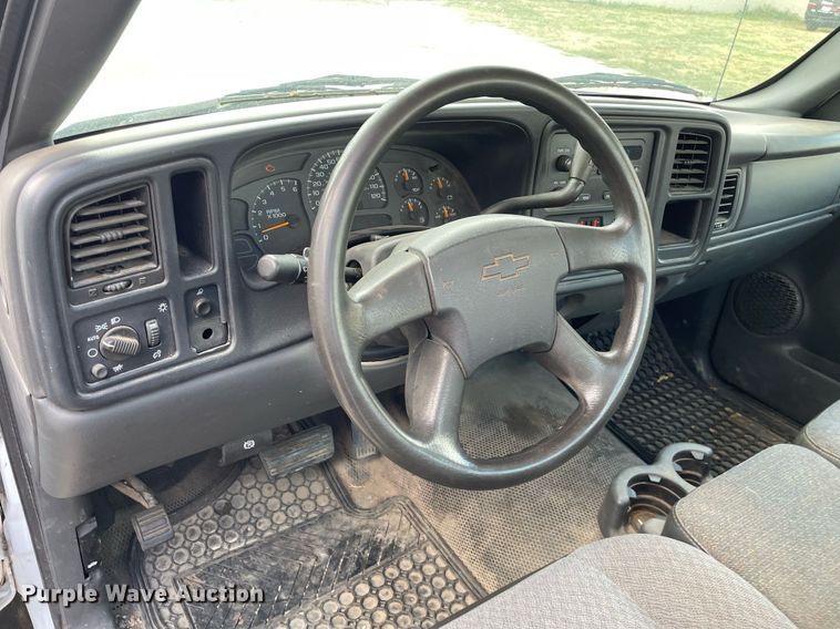 image for item LS9503 2005 Chevrolet Silverado 1500  pickup truck