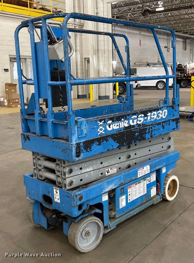 image for item LS9508 1998 Genie GS-1930  scissor lift