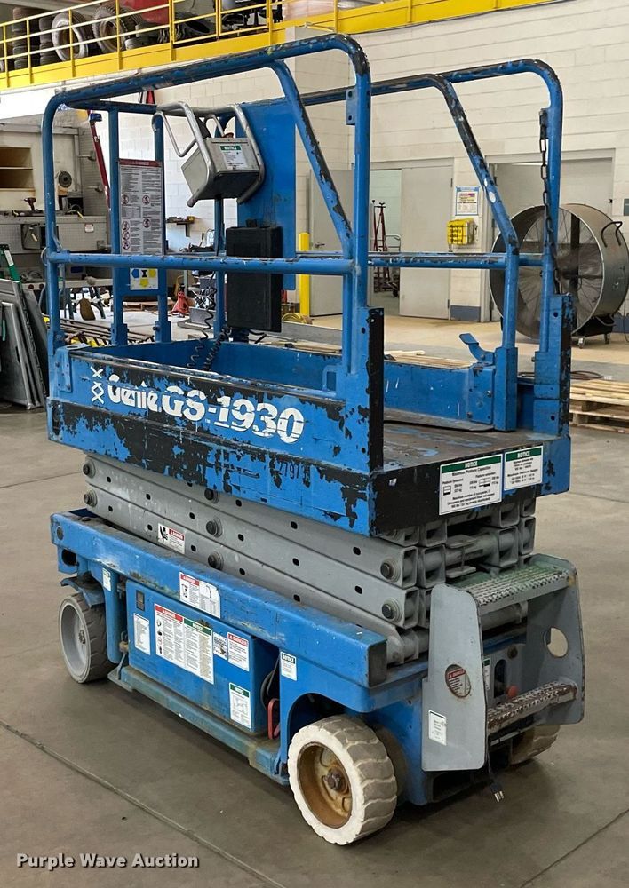 image for item LS9508 1998 Genie GS-1930  scissor lift