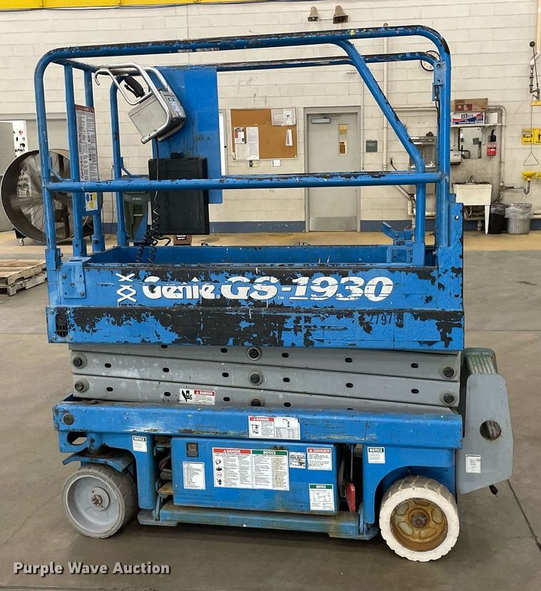 image for item LS9508 1998 Genie GS-1930  scissor lift