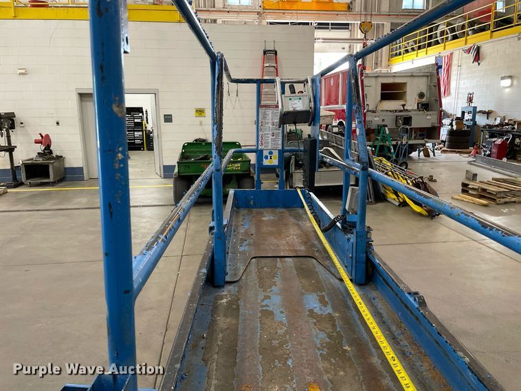 image for item LS9508 1998 Genie GS-1930  scissor lift