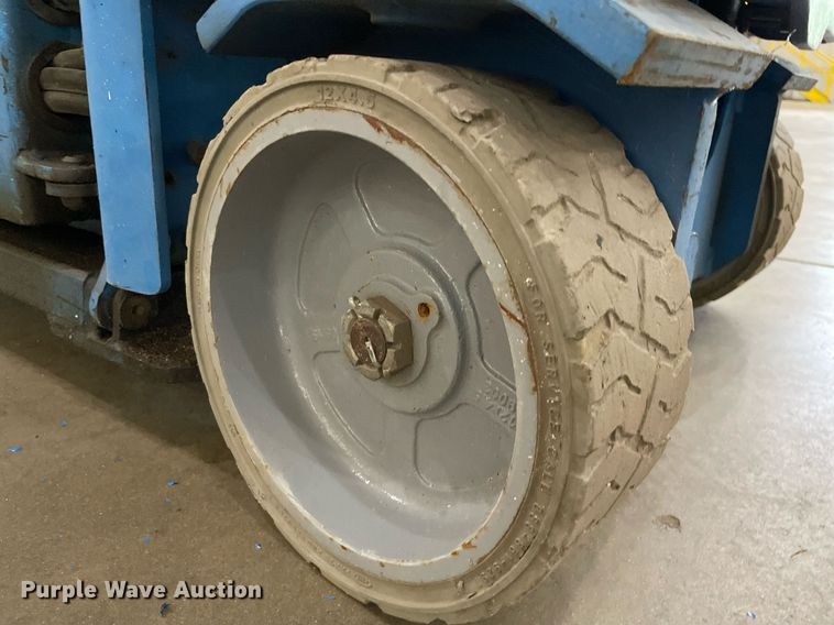 image for item LS9508 1998 Genie GS-1930  scissor lift