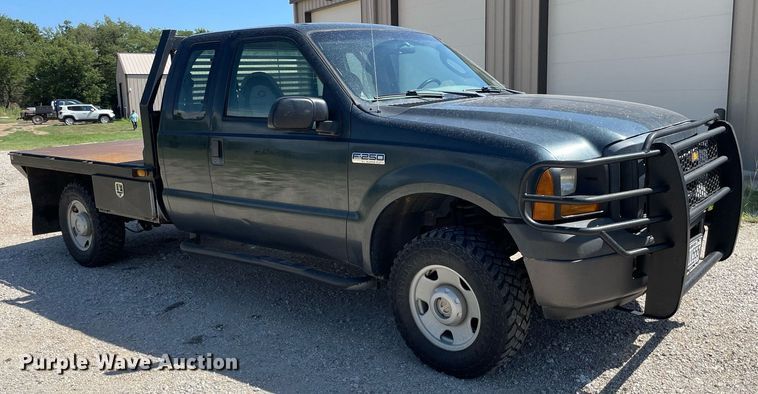 image for item LS9512 2006 Ford F250 Super Duty  SuperCab flatbed pickup truck