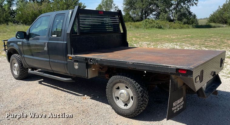 image for item LS9512 2006 Ford F250 Super Duty  SuperCab flatbed pickup truck