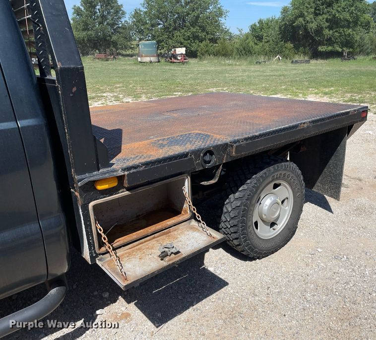 image for item LS9512 2006 Ford F250 Super Duty  SuperCab flatbed pickup truck