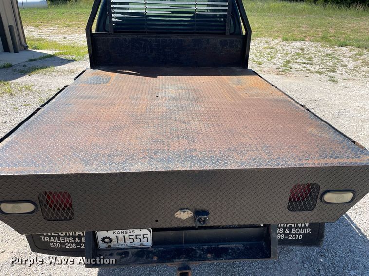 image for item LS9512 2006 Ford F250 Super Duty  SuperCab flatbed pickup truck