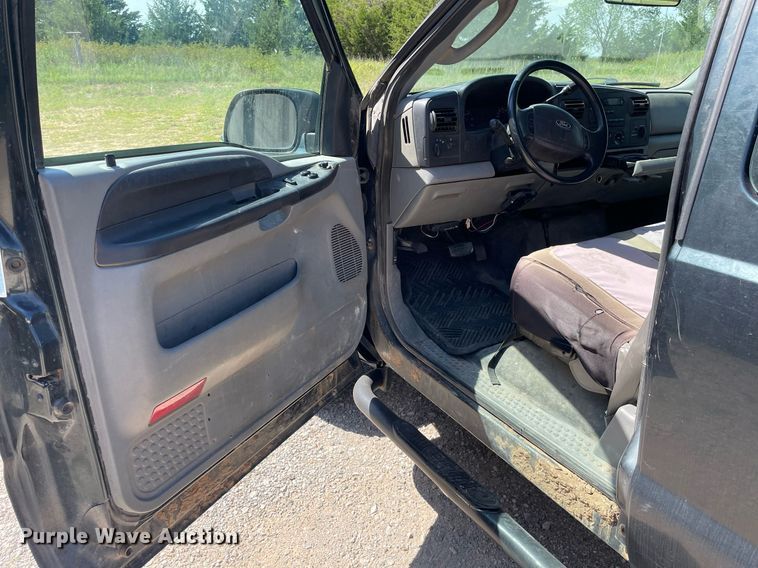 image for item LS9512 2006 Ford F250 Super Duty  SuperCab flatbed pickup truck