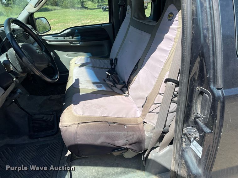 image for item LS9512 2006 Ford F250 Super Duty  SuperCab flatbed pickup truck