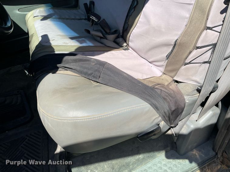 image for item LS9512 2006 Ford F250 Super Duty  SuperCab flatbed pickup truck