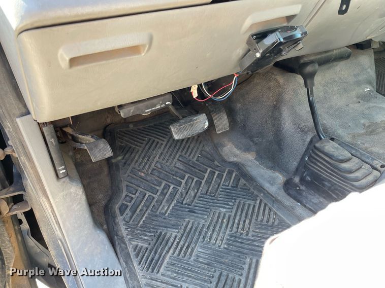 image for item LS9512 2006 Ford F250 Super Duty  SuperCab flatbed pickup truck