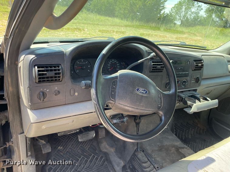 image for item LS9512 2006 Ford F250 Super Duty  SuperCab flatbed pickup truck