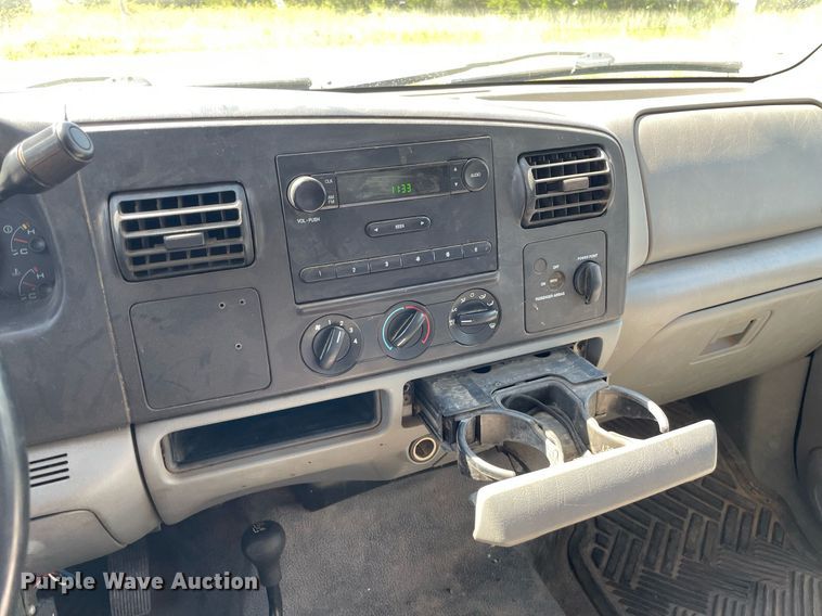 image for item LS9512 2006 Ford F250 Super Duty  SuperCab flatbed pickup truck