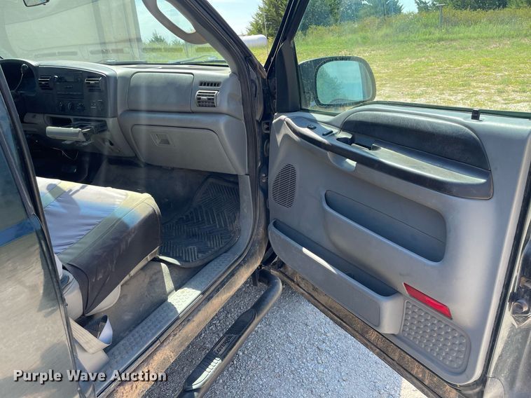 image for item LS9512 2006 Ford F250 Super Duty  SuperCab flatbed pickup truck