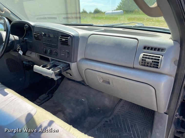 image for item LS9512 2006 Ford F250 Super Duty  SuperCab flatbed pickup truck