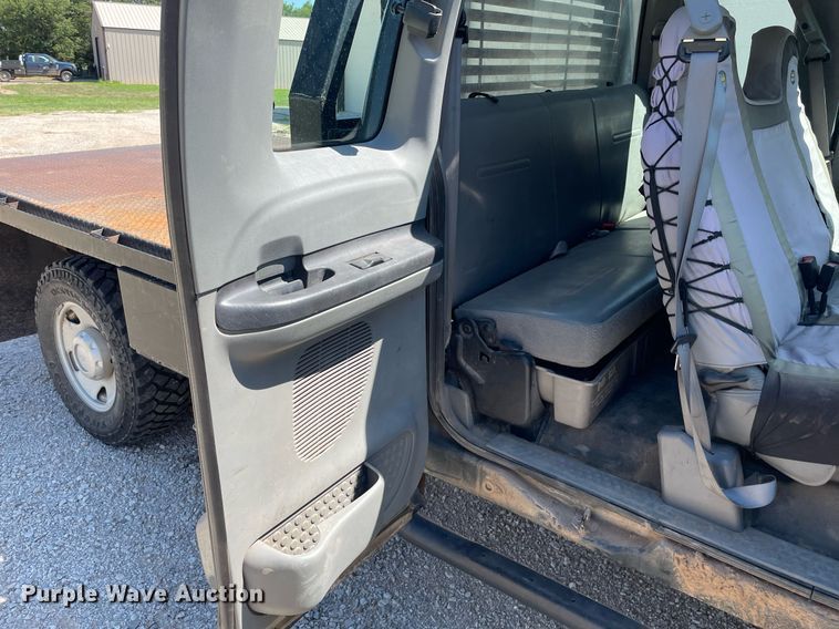 image for item LS9512 2006 Ford F250 Super Duty  SuperCab flatbed pickup truck