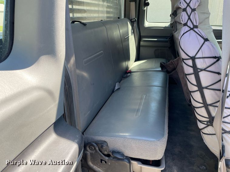 image for item LS9512 2006 Ford F250 Super Duty  SuperCab flatbed pickup truck