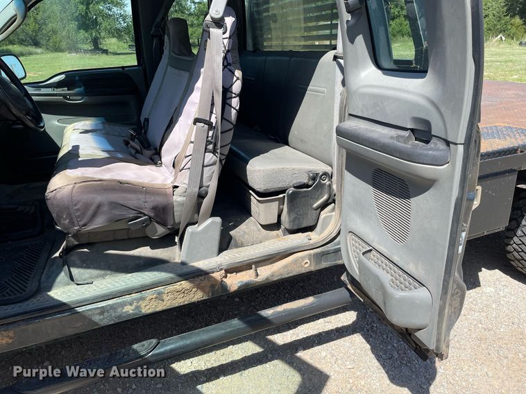 image for item LS9512 2006 Ford F250 Super Duty  SuperCab flatbed pickup truck