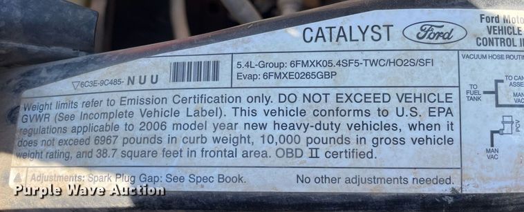 image for item LS9512 2006 Ford F250 Super Duty  SuperCab flatbed pickup truck