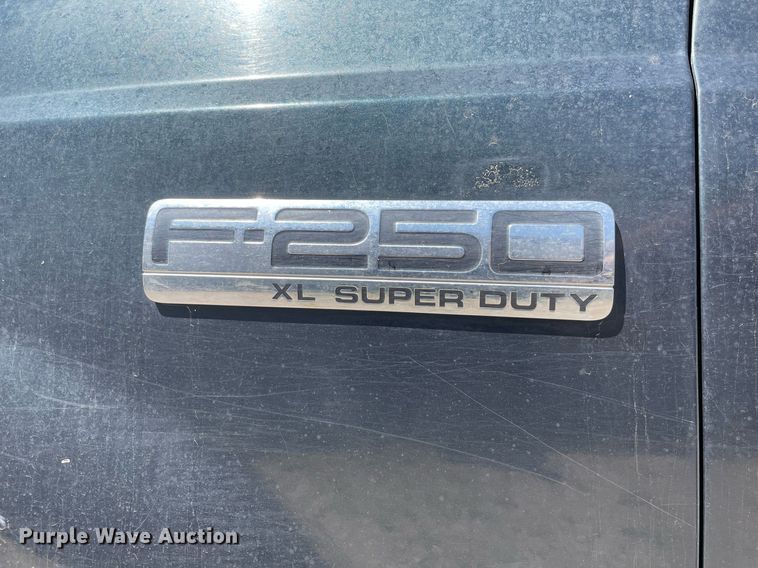 image for item LS9512 2006 Ford F250 Super Duty  SuperCab flatbed pickup truck