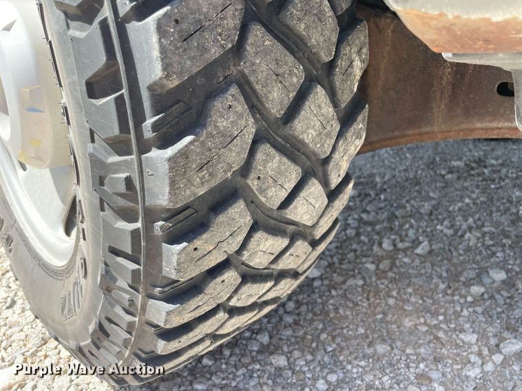 image for item LS9512 2006 Ford F250 Super Duty  SuperCab flatbed pickup truck