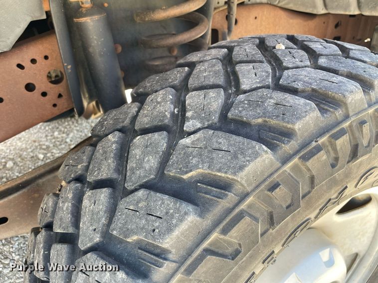 image for item LS9512 2006 Ford F250 Super Duty  SuperCab flatbed pickup truck