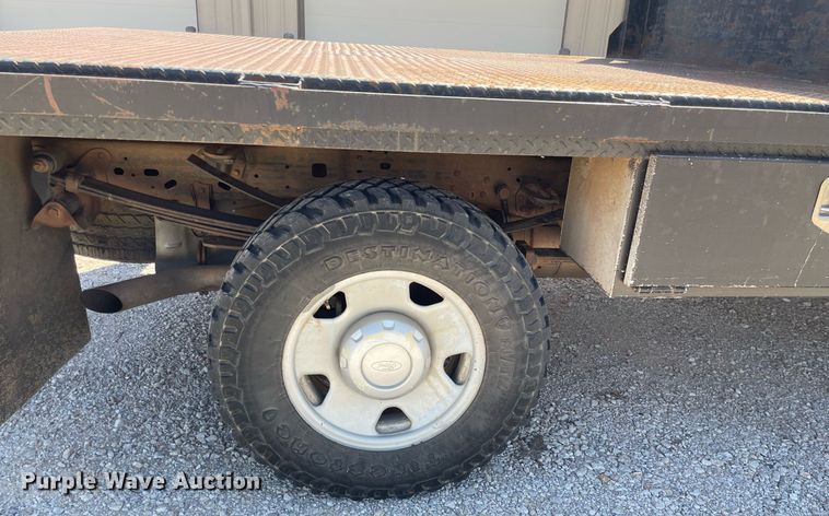 image for item LS9512 2006 Ford F250 Super Duty  SuperCab flatbed pickup truck