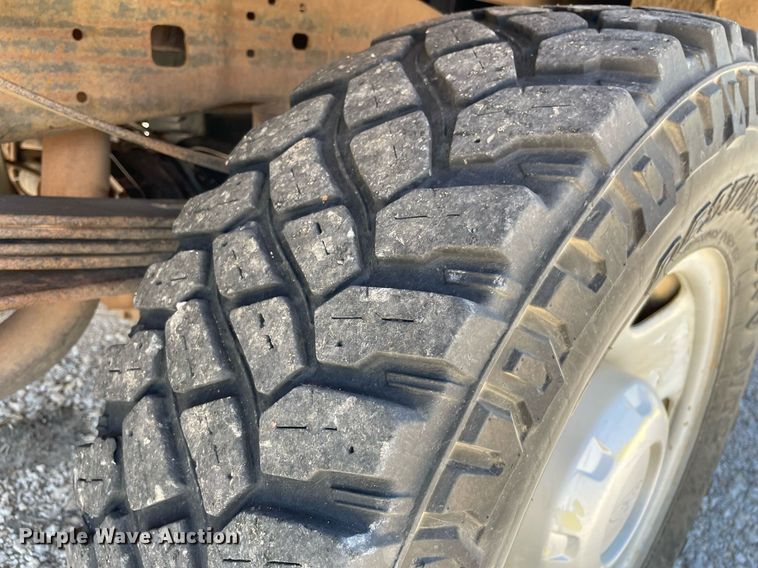 image for item LS9512 2006 Ford F250 Super Duty  SuperCab flatbed pickup truck