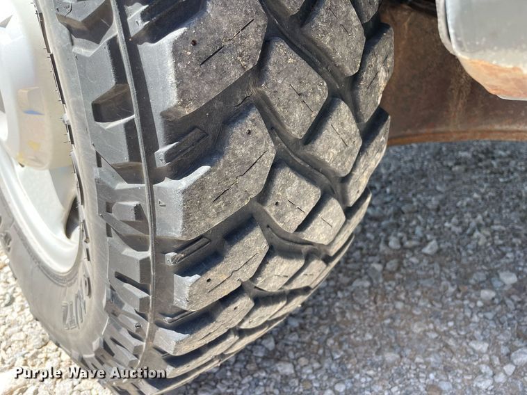 image for item LS9512 2006 Ford F250 Super Duty  SuperCab flatbed pickup truck