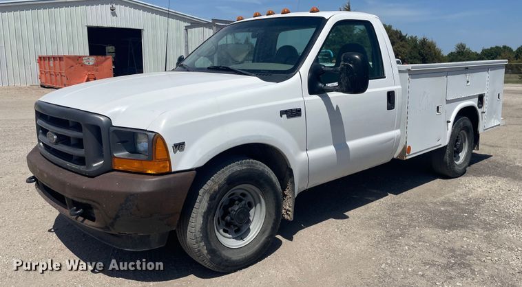 image for item LS9536 2001 Ford F350 Super Duty  utility bed pickup truck