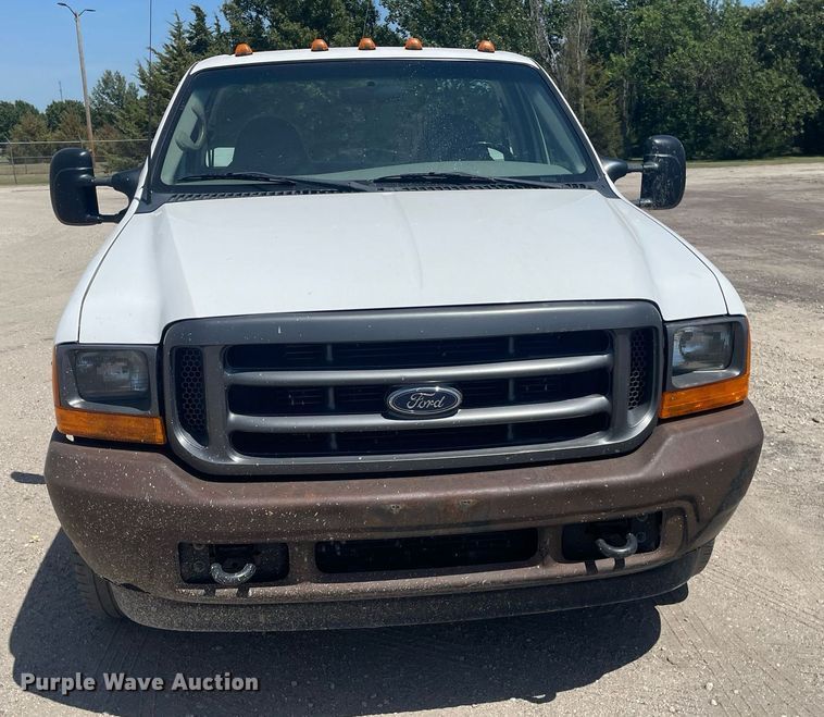 image for item LS9536 2001 Ford F350 Super Duty  utility bed pickup truck