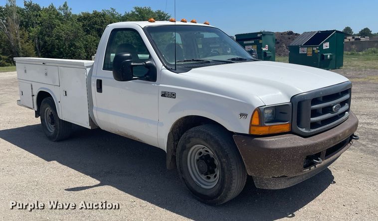 image for item LS9536 2001 Ford F350 Super Duty  utility bed pickup truck