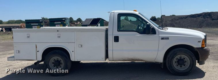 image for item LS9536 2001 Ford F350 Super Duty  utility bed pickup truck