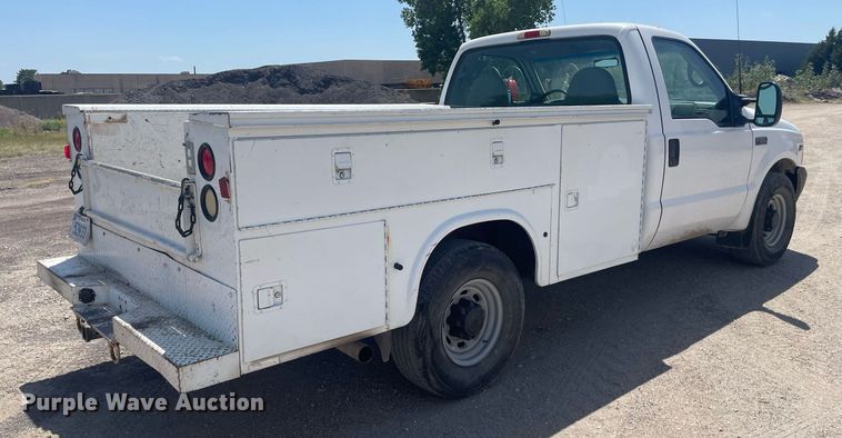 image for item LS9536 2001 Ford F350 Super Duty  utility bed pickup truck