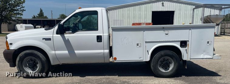 image for item LS9536 2001 Ford F350 Super Duty  utility bed pickup truck