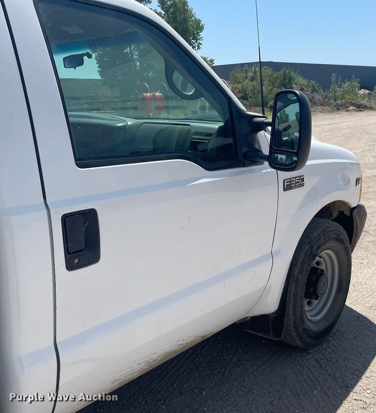 image for item LS9536 2001 Ford F350 Super Duty  utility bed pickup truck