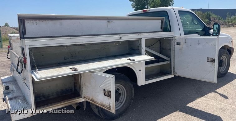 image for item LS9536 2001 Ford F350 Super Duty  utility bed pickup truck