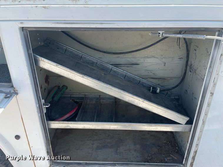 image for item LS9536 2001 Ford F350 Super Duty  utility bed pickup truck