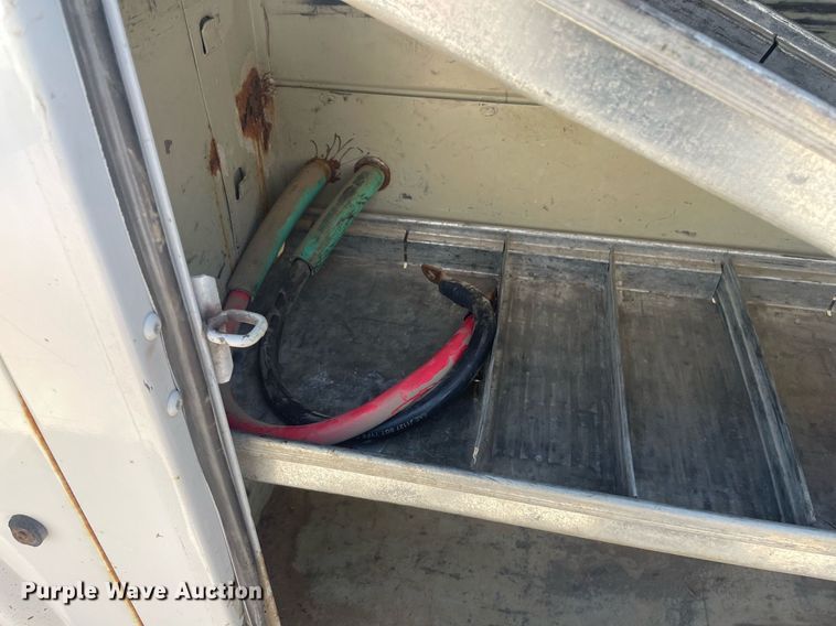 image for item LS9536 2001 Ford F350 Super Duty  utility bed pickup truck