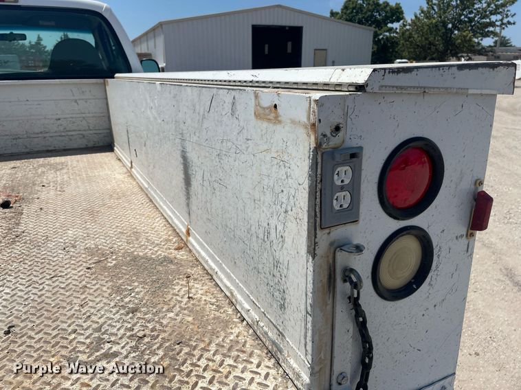 image for item LS9536 2001 Ford F350 Super Duty  utility bed pickup truck