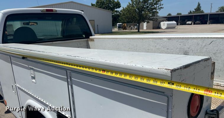 image for item LS9536 2001 Ford F350 Super Duty  utility bed pickup truck