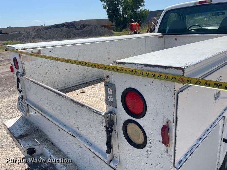 image for item LS9536 2001 Ford F350 Super Duty  utility bed pickup truck