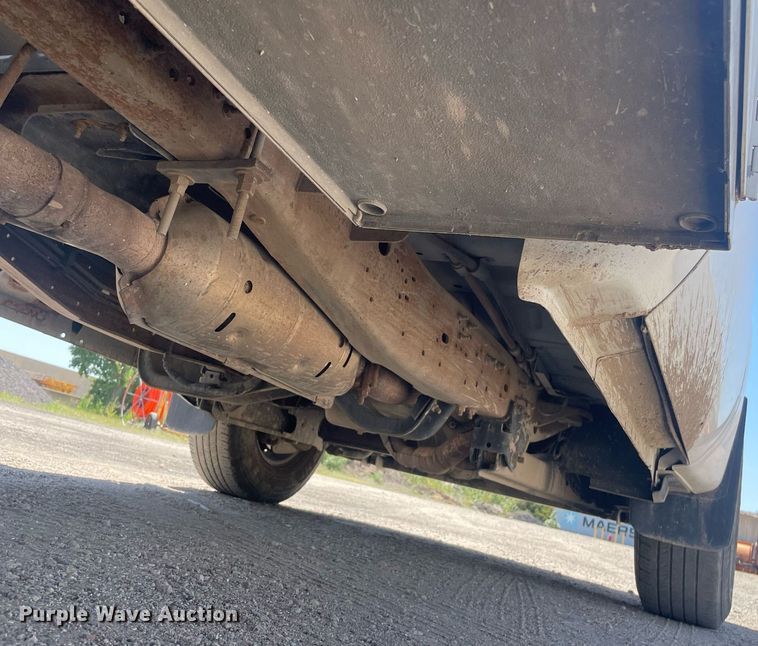 image for item LS9536 2001 Ford F350 Super Duty  utility bed pickup truck