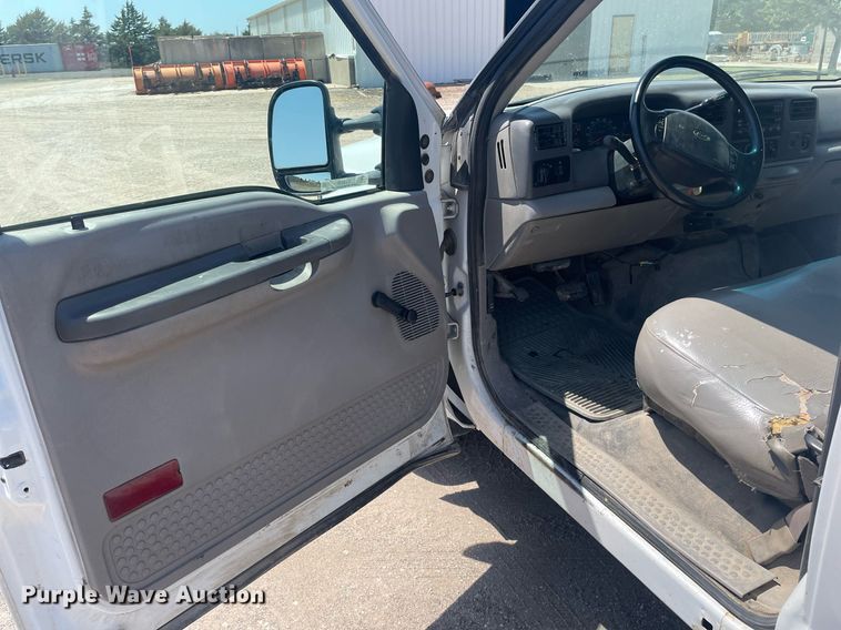 image for item LS9536 2001 Ford F350 Super Duty  utility bed pickup truck