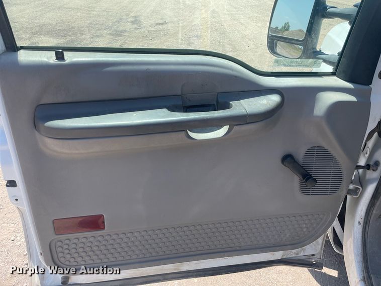 image for item LS9536 2001 Ford F350 Super Duty  utility bed pickup truck