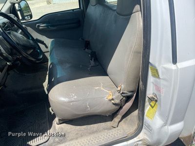 image for item LS9536 2001 Ford F350 Super Duty  utility bed pickup truck