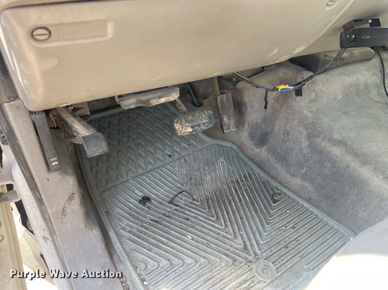 image for item LS9536 2001 Ford F350 Super Duty  utility bed pickup truck