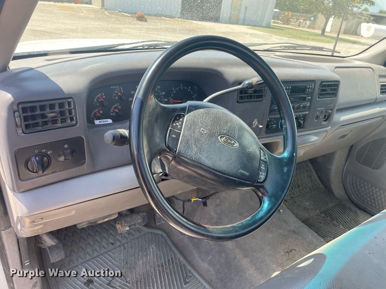 image for item LS9536 2001 Ford F350 Super Duty  utility bed pickup truck