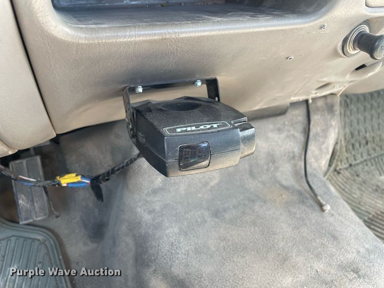 image for item LS9536 2001 Ford F350 Super Duty  utility bed pickup truck